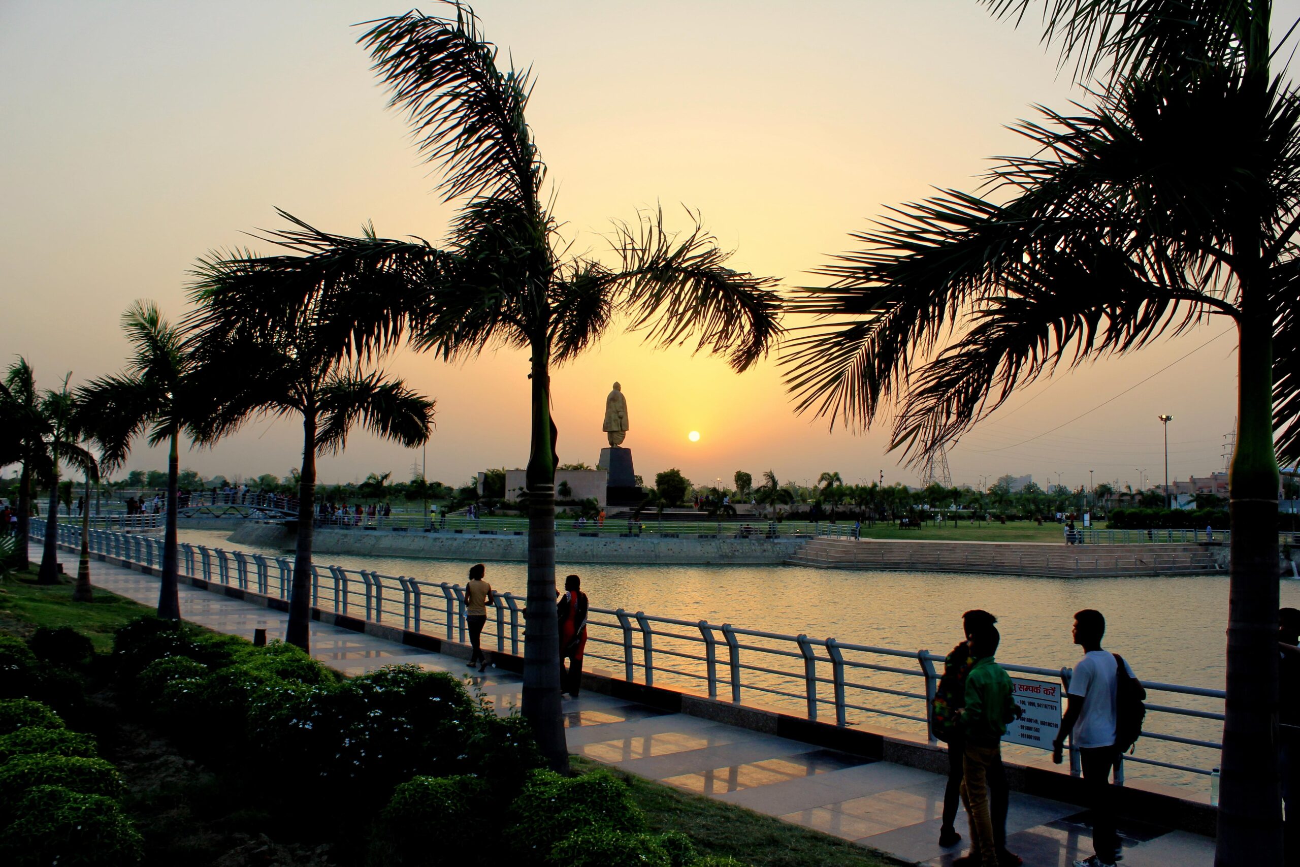 Evening walk at Janeshwar Mishra Park